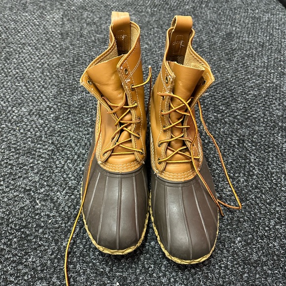 Lightly used men’s bean boots
